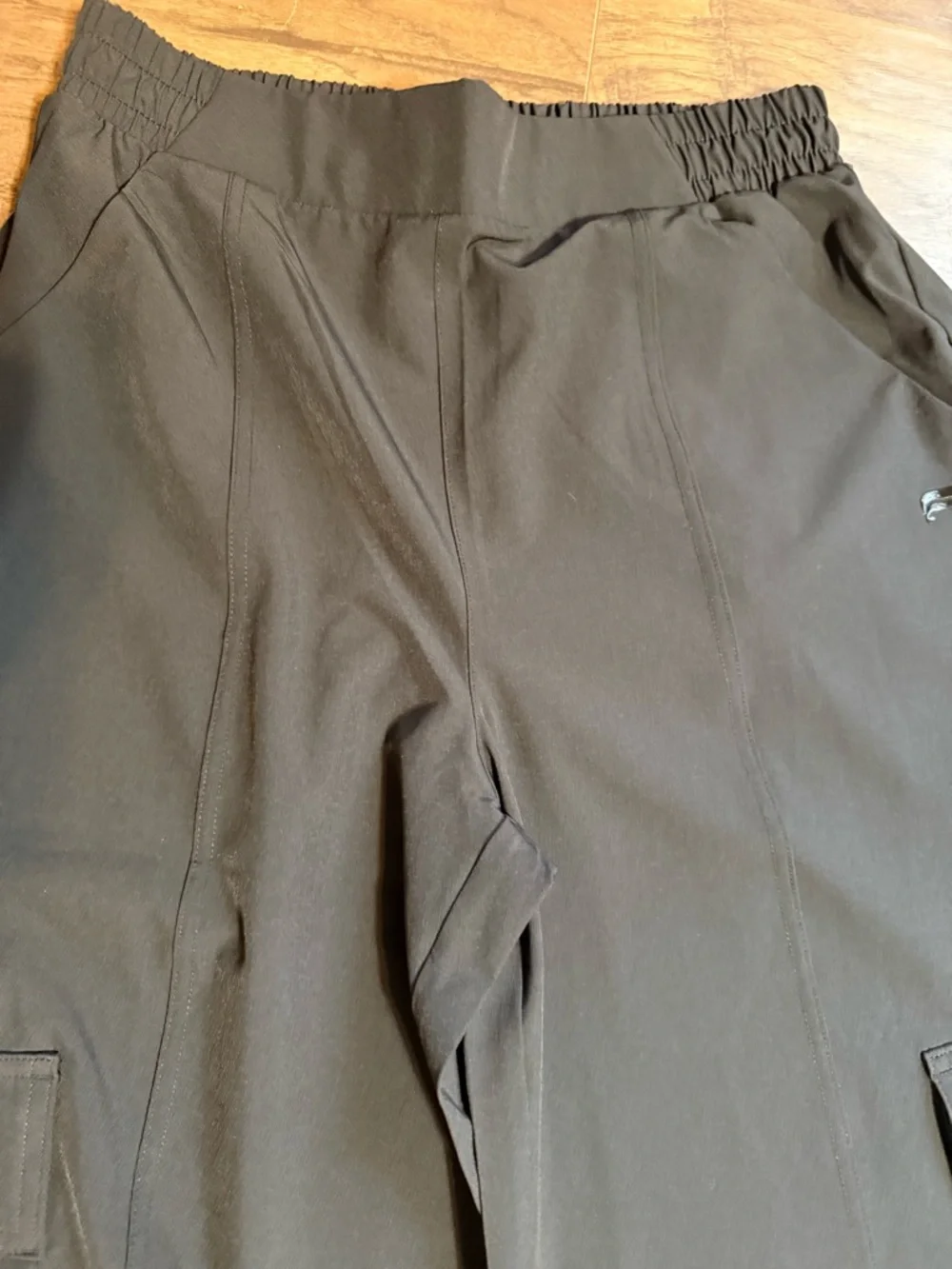 Fabletics Black Wide-Leg Cargo Pants - Picture 4 of 9